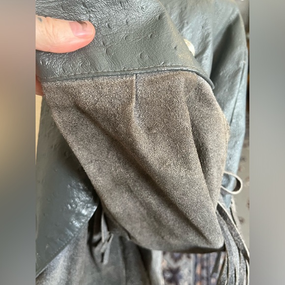 Vintage 1980s Leather Fringe Jacket Gray, Ostrich Print Leather and Suede - Sz M - Picture 14 of 17